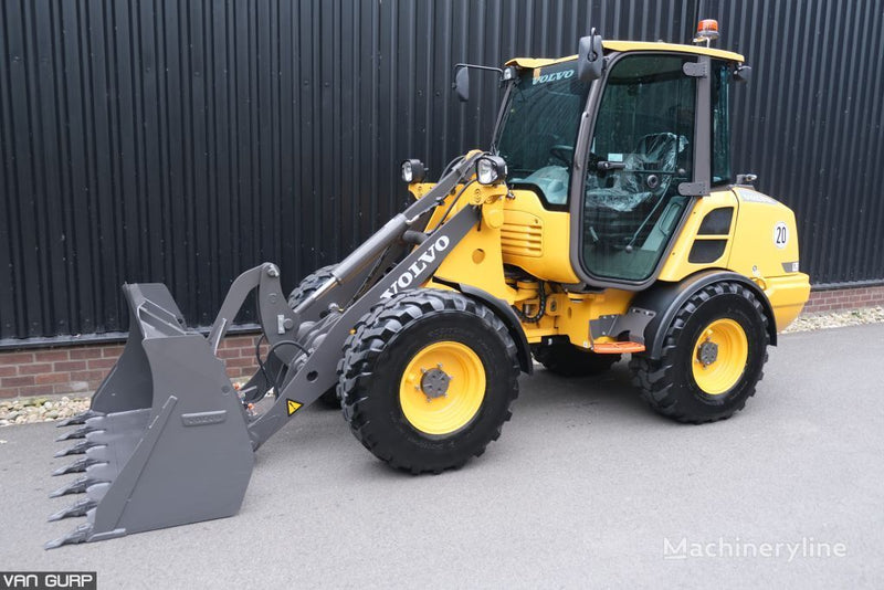 Download Volvo L25F Compact Wheel Loader Parts Manual