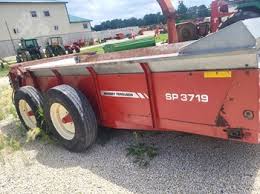 Massey Ferguson SP3719 / SP3724 MANURE SPREADER Parts Catalog Manual