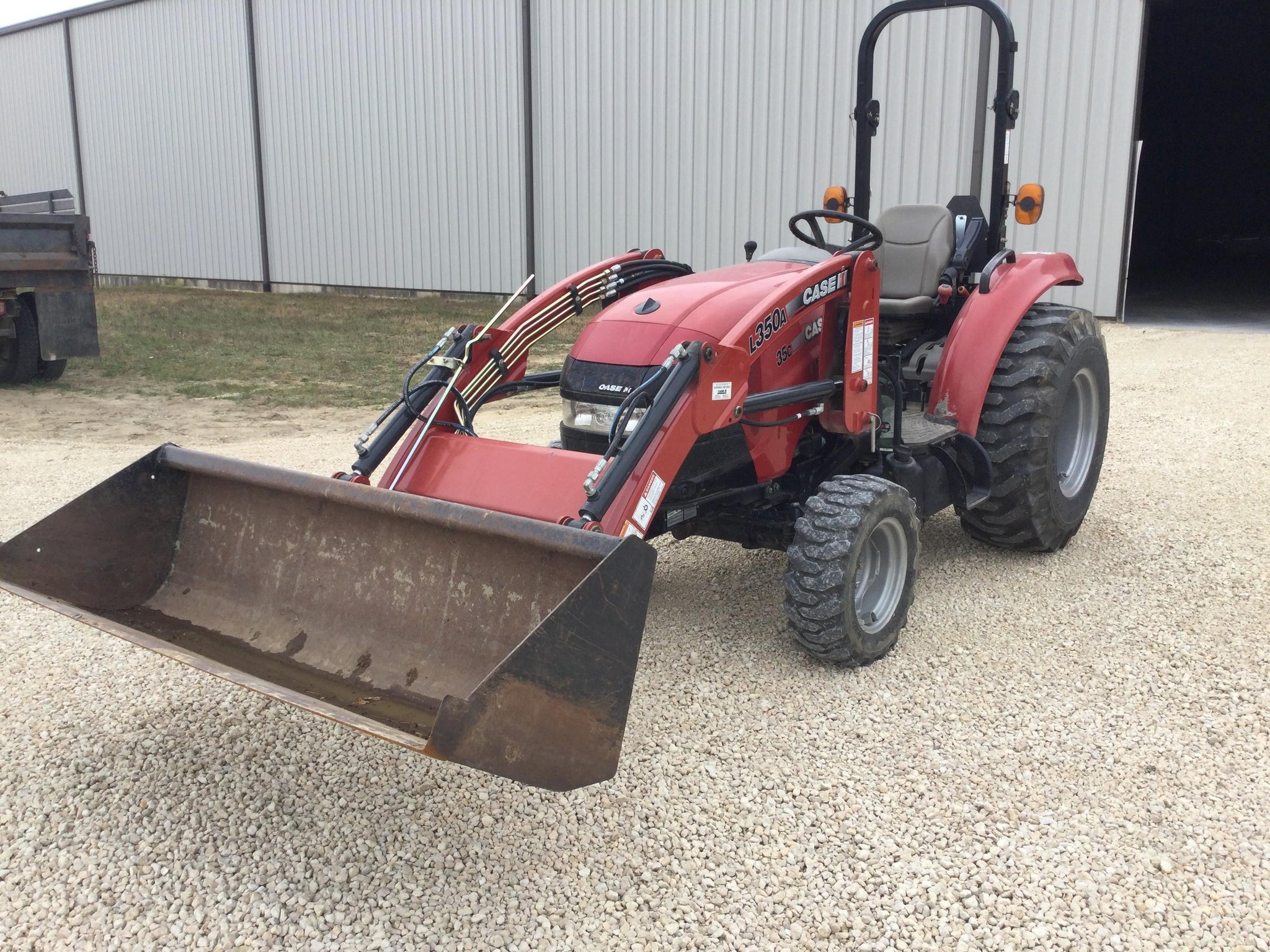 Case IH Tractor 757C Backhoe Attach for D DX25 thru D DX45 Operator’s Manual 86632622
