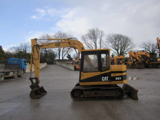 Caterpillar E70 (Prefix 3BJ) Excavator Parts List Manual 