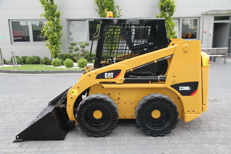 OPERATION AND MAINTENANCE MANUAL - CATERPILLAR 226B3 SKID STEER LOADER DXZ DOWNLOAD 