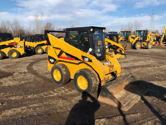 OPERATION AND MAINTENANCE MANUAL - CATERPILLAR 252B3 SKID STEER LOADER TNK DOWNLOAD 