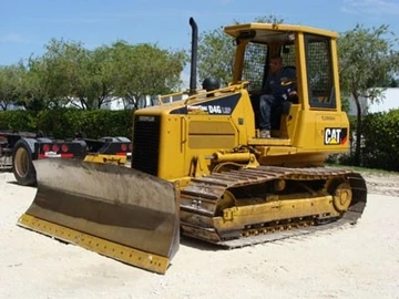 Caterpillar D4G (Prefix CFN) Track-type Tractor Operation and Maintenance Manual