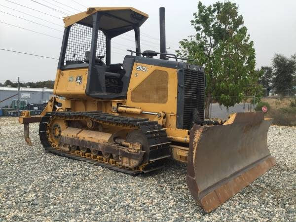 OPERATOR MANUAL - JOHN DEERE 550J Crawler Dozer (OMT204685) DOWNLOAD