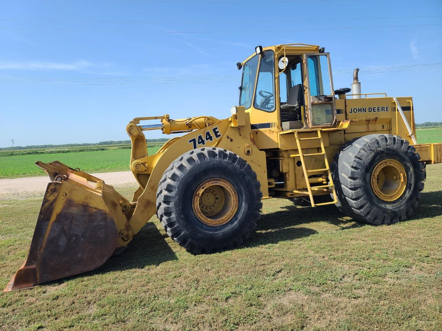 OPERATOR MANUAL - JOHN DEERE 744E LOADER (OMAT162185) (SERIAL NO. 000376-) DOWNLOAD