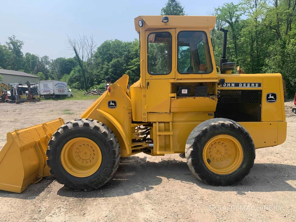 OPERATOR MANUAL - JOHN DEERE JD444 LOADER (OMT68747) OPERATOR MANUAL