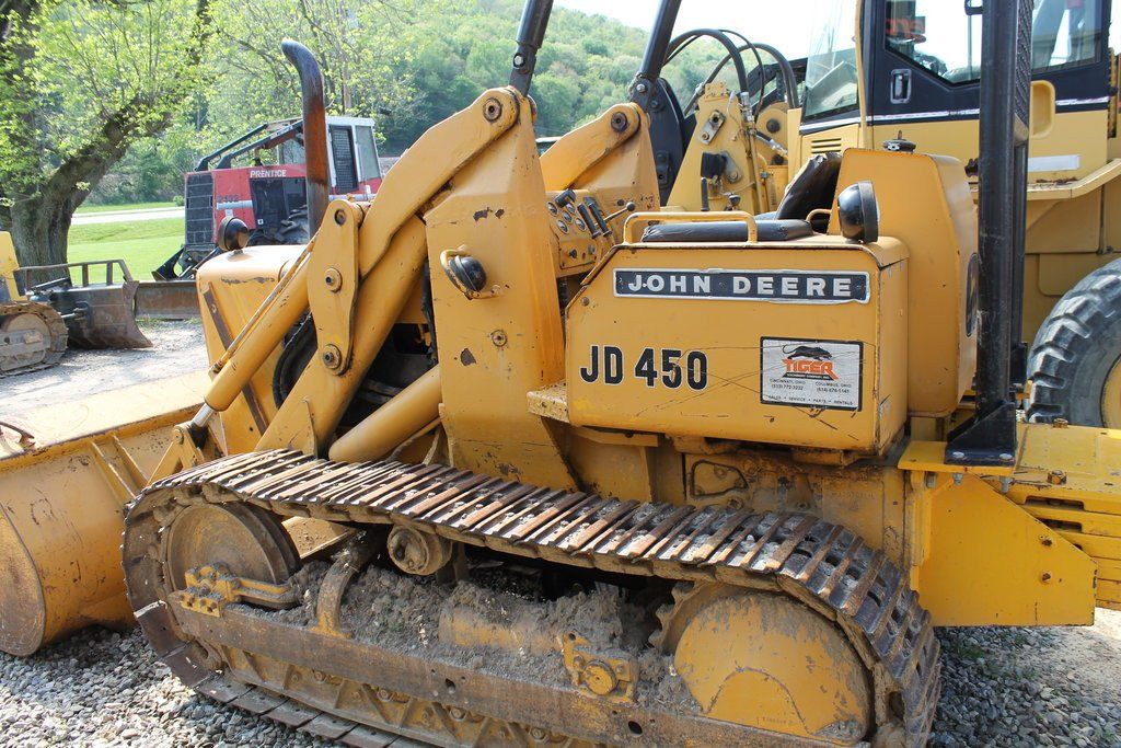 OPERATOR MANUAL - JOHN DEERE JD450-C CRAWLER LOADER (OMT71337) DOWNLOAD