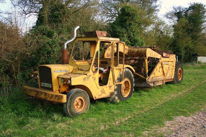 OPERATOR MANUAL - JOHN DEERE JD760 SCRAPER (OMU41815) DOWNLOAD