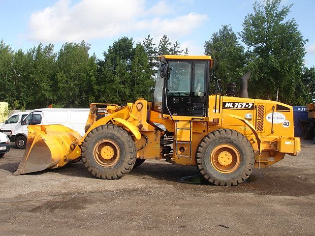 OPERATOR'S MANUAL - HYUNDAI HL757-7 WHEEL LOADER DOWNLOAD