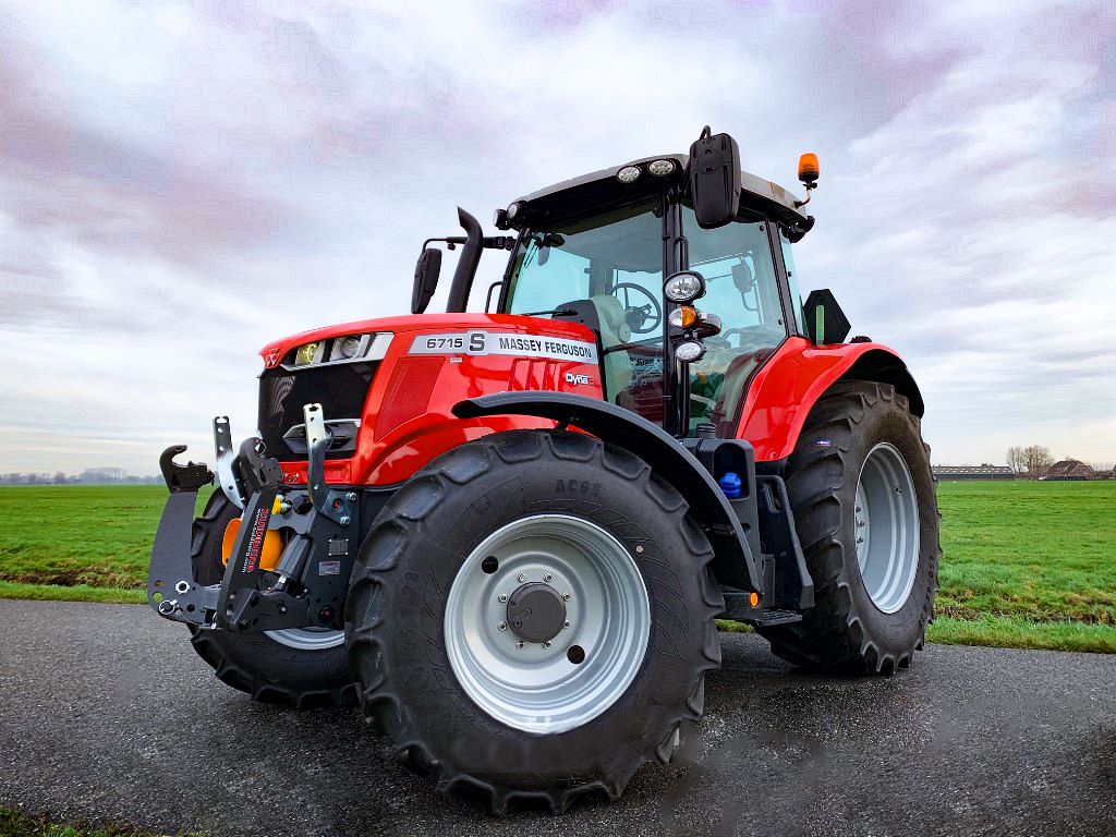 OPERATOR’S MANUAL – OPERATION MASSEY FERGUSON 6713S 6714S 6715S 6716S 6718S DYNA-VT DELUXE PREMIUM Download