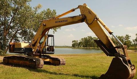 Operation and Maintenance Manual - Komatsu PC220LC-3 CRAWLER EXCAVATOR SN 23303-UP