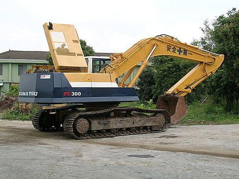 Operation and Maintenance Manual - Komatsu PC300-5(JPN) CRAWLER EXCAVATOR SN 20001-21400