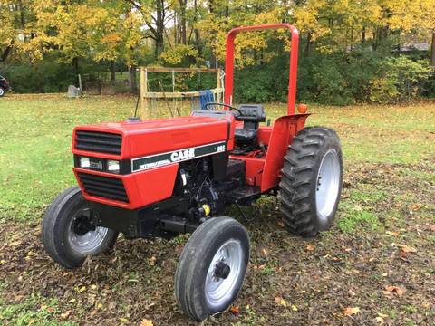 Operator's Manual - Case IH 445a Tractor