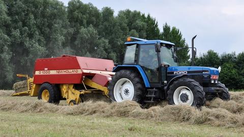 Operators Manual - Ford New Holland 1000 Tractor