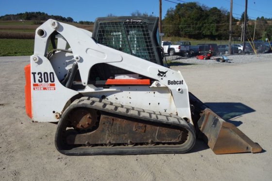 PARTS MANUAL - BOBCAT T300 COMPACT TRACK LOADER 521911001 & Above