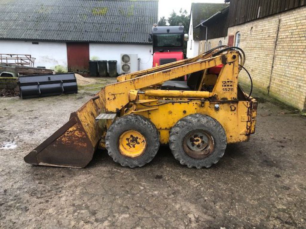 PARTS MANUAL - CASE 1529 SKID STEER LOADER DOWNLOAD