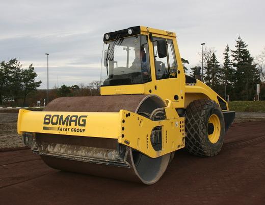 Download Bomag BW 214 D-4 Single Drum Vibratory Roller Parts Manual 101583421001- 101583421011