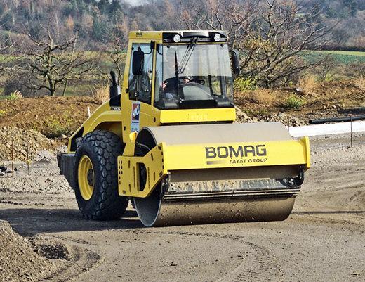 Download Bomag BW 214 DHC-4 Single Drum Vibratory Roller Parts Manual 101583171001 - 101583171063