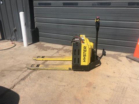 Parts Manual - Hyster W45XT Electric Walkie B215 Series