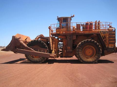 SERVICE MANUAL + FIELD ASSEMBLY INSTRUCTION + OPERATION & MAINTENANCE MANUAL - KOMATSU WD900-3 WHEEL DOZER