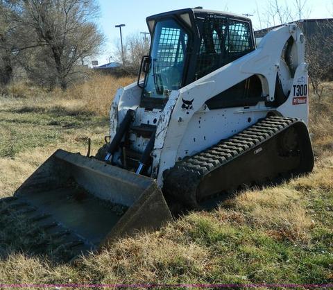 Service Manual - Bobcat T300 Compact Track Loader SRM Download 