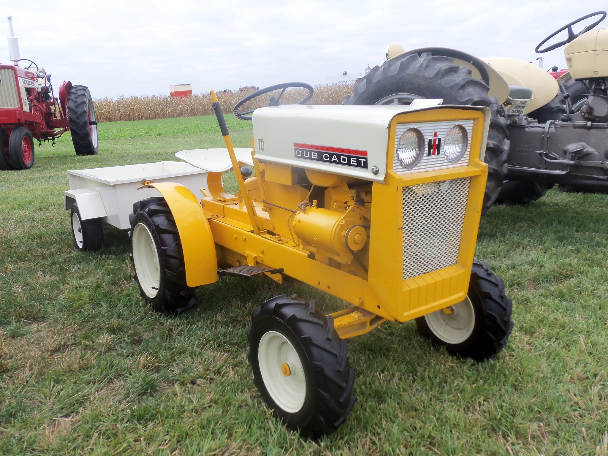 Service Manual - International Cub Cadet 70 & 100 Tractor Complete Download