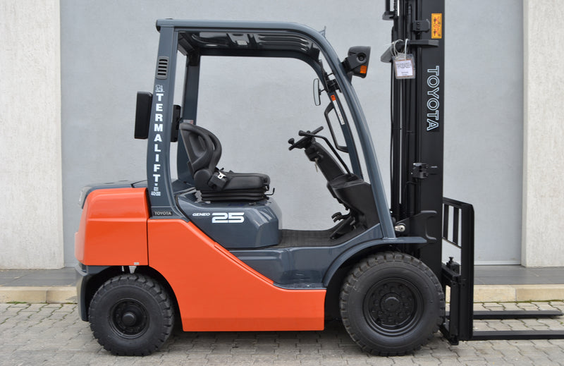 Toyota 02-2tg20,25 (g708-2) Forklift Parts Manual