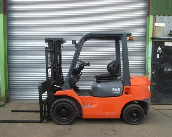 Toyota 7FDF15-30 Forklift Service Repair Manual