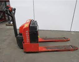Toyota 7SM08F Powered Pallet Stacker Parts Manual