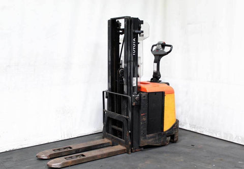 Toyota SLL12.5F 16F Powered Pallet Stacker Parts Manual